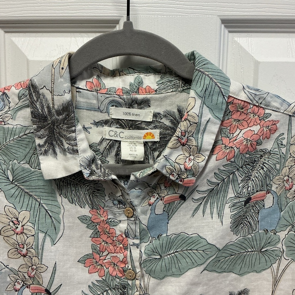 C&C California 100% Linen SZ M Tropical Floral Bird Button Up Top Vacation Beach - Picture 3 of 7